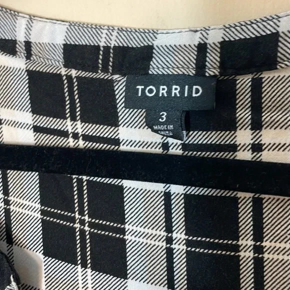 Torrid size 3 BLACK & IVORY PLAID CHALLIS ZIP FRONT DRAWSTRING SHIRT DRESS - Picture 10 of 11